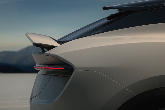 CÁNH GIÓ SAU CHỦ ĐỘNG